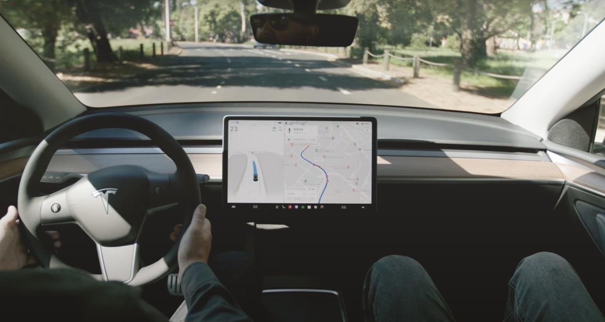 Tesla Rolls Out FSD v13.2 Update to U.S. Users with One-Tap Activation Feature